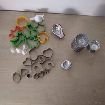 Vánoční formičky ,několik druhů 14 x foto ,cena a kusy na fo