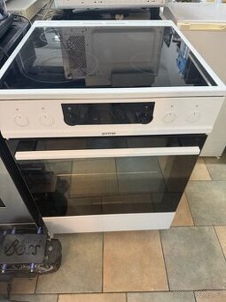 Sporak sklokeramika top stav