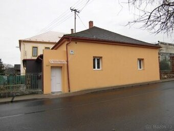 Byt 2+1+hala v rod.domku s terasou a zahrádkou, K.Hora - 1