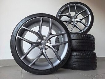 Orig. Tesla Mod.3 Performance - Michelin 235/35/20 - Top