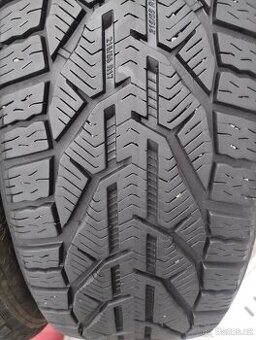 Pneu 215/55/17.Zimni