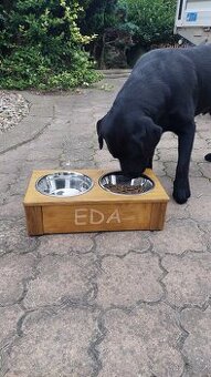 Psí bar-stojan na misky