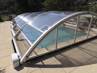 Motory zastřešení bazénu