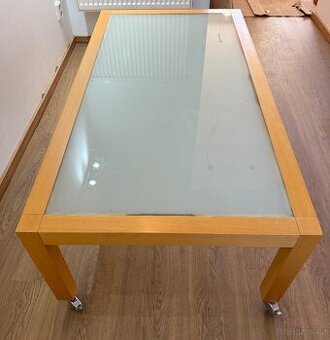 Konferenčni stolek z masivu