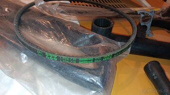 BMW E30- radio prodáno,osvětlení SPZ,hadice atd.