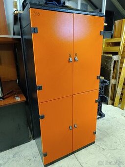 Plechové uzamykatelné Převlíkací skříňky