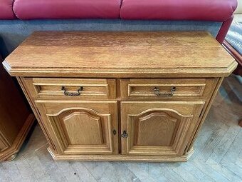 905 Komoda rustikální 2-řadá frézovaná masivní provedení