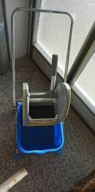 Úklidový vozík