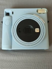 FujiFilm instax Square SQ1 světle modrý + camera case