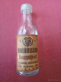 Starožitné lahvičky od likérů