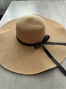 Dámský plážový klobouk