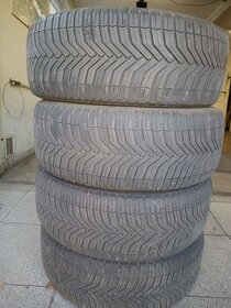 Prodám celoroční pneu 235/55 R17 Michelin