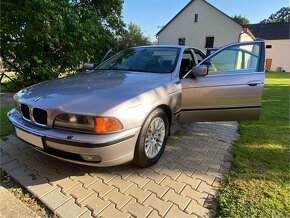 BMW 5 sedan E39, 528i manuál