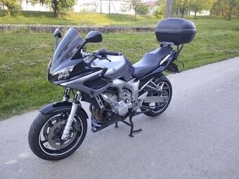 Yamaha FZ6 S r.v 2007, 51 000km, laděné výfuky, doplňky