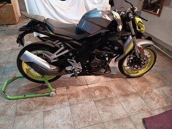 UM125 Xtreet
