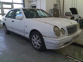 Mercedes E-klass 2.3.i r.v.1996 111.970 83kw(4537)