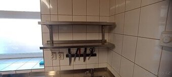 2× nástěnná nerezová police –š 80 cm a 90 cm, výborný stav