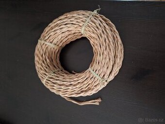 Starý opletený dvoužilový kabel