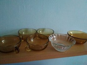 Prodám skleněné mističky - 10 Kč za kus