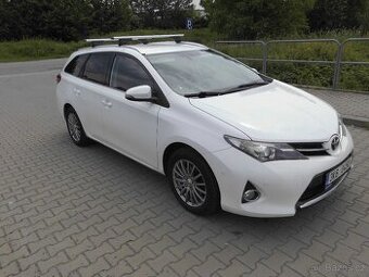 Toyota Auris COMBI- rv2013- 1.6 97kw- 112000km