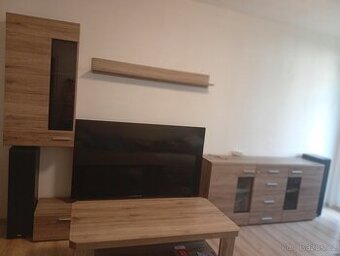 Obývací stěna s komodou + stolek osobní odběr nerezezevuji