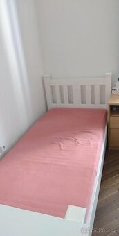 Postel s matrací