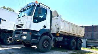 6x4 Iveco Trakker sklápěč