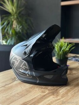 Integrální helma na horské kolo Troy Lee Designs