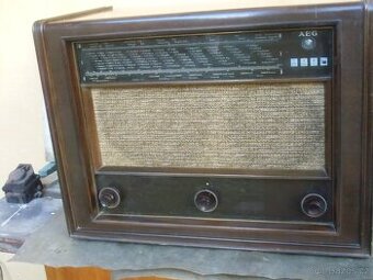 Luxusní historické rádio (třída Großsuper) AEG super 88 WK