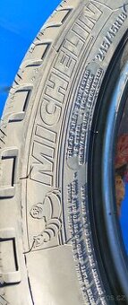 Michelin 245/45/18