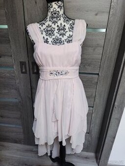 Růžové slávnostní šaty 38