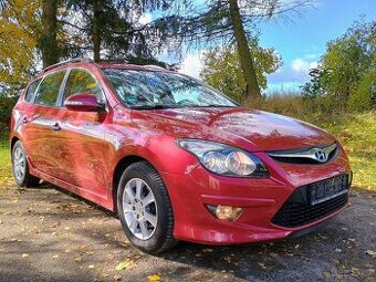 Hyundai i30 CW 1.6Crdi combi 66kw /nová TK/tažné zařízení/ - 1