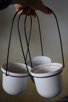 3 závěsné obaly na květináče na kovové konstrukci