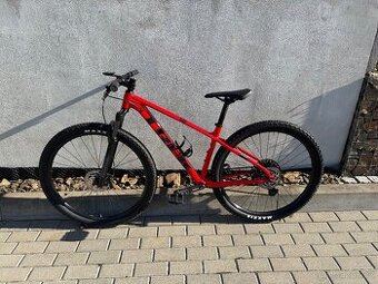 TREK MARLIN 8, 29” velikost M-TOP STAV