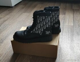 Dámská kotníková obuv s nápisem "Dior"
