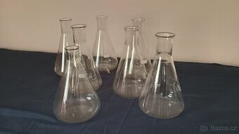 Laboratorní sklo více kusů
