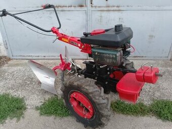 Vari malotraktor,motor Jikov,držáky,závaží,pluh,těleso TOP 