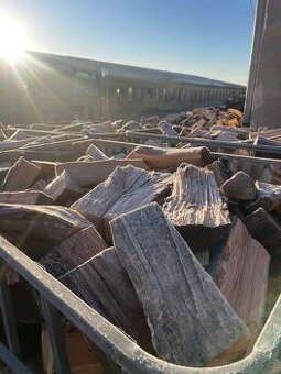 Prodám tvrdé suché palivové dřevo.