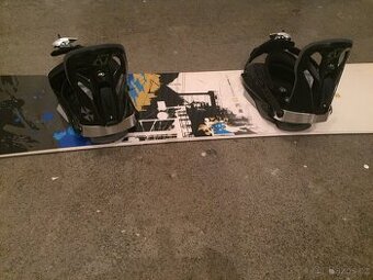 Snowboard v kompletu