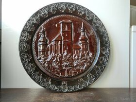 Závěsný keramický talíř