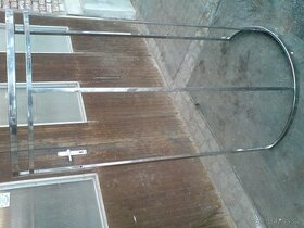 stojan na oblečení