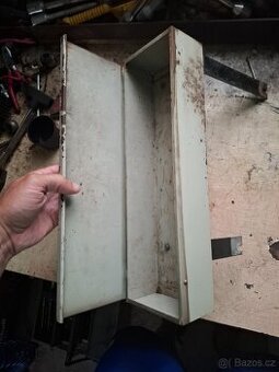 Škoda Rapid 130 - schránka do motoru originál