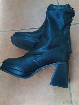 Dámské polokozačky, vel 37, nové, zn. Wide Fit