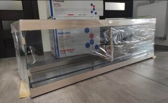 Terárium 120x40x40 Nové .Vhodné pro agamy, želvy hady. Síla