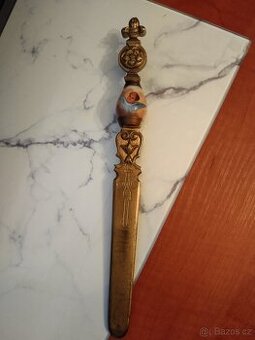 Koupím tento nebo podobný nůž na dopisy