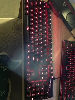 Mechanická klávesnice HyperX Alloy FPS – Cherry MX Red, plná