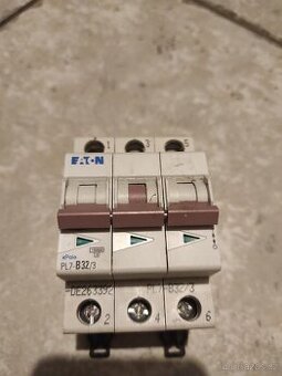 Třífázový jistič 32 A, Eaton