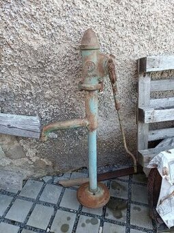 Ruční pumpa na vodu