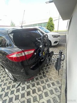 Nosič kol na patě dveří