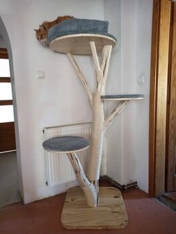 Kočičí strom / škrabadlo pro kočky / kočka